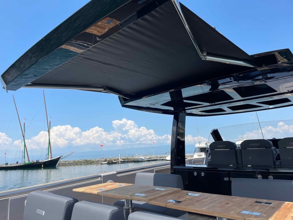 Mar, Amor e Sol: Um dia inteiro de emoções em uma lancha.