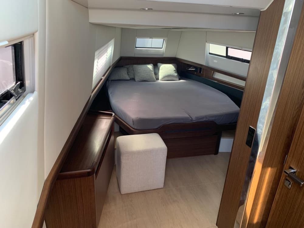 Mar, Amor e Sol: Um dia inteiro de emoções em uma lancha.