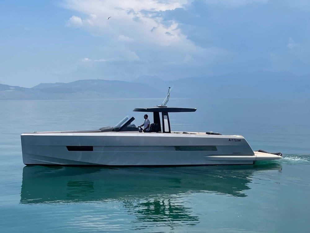 Mar, Amor e Sol: Um dia inteiro de emoções em uma lancha.