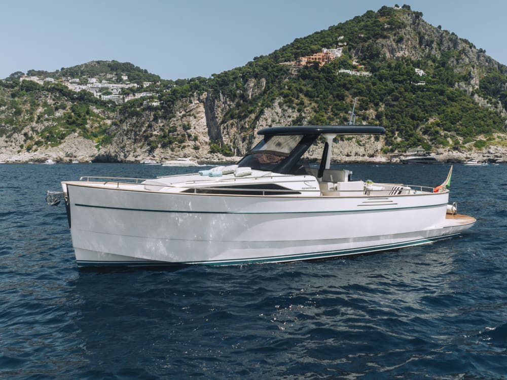 A Day Along the Coast: Positano to Amalfi aboard Apreamare 35