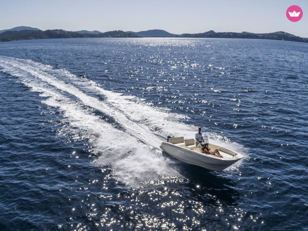 Sunset at sea: Relaxation and panoramic view