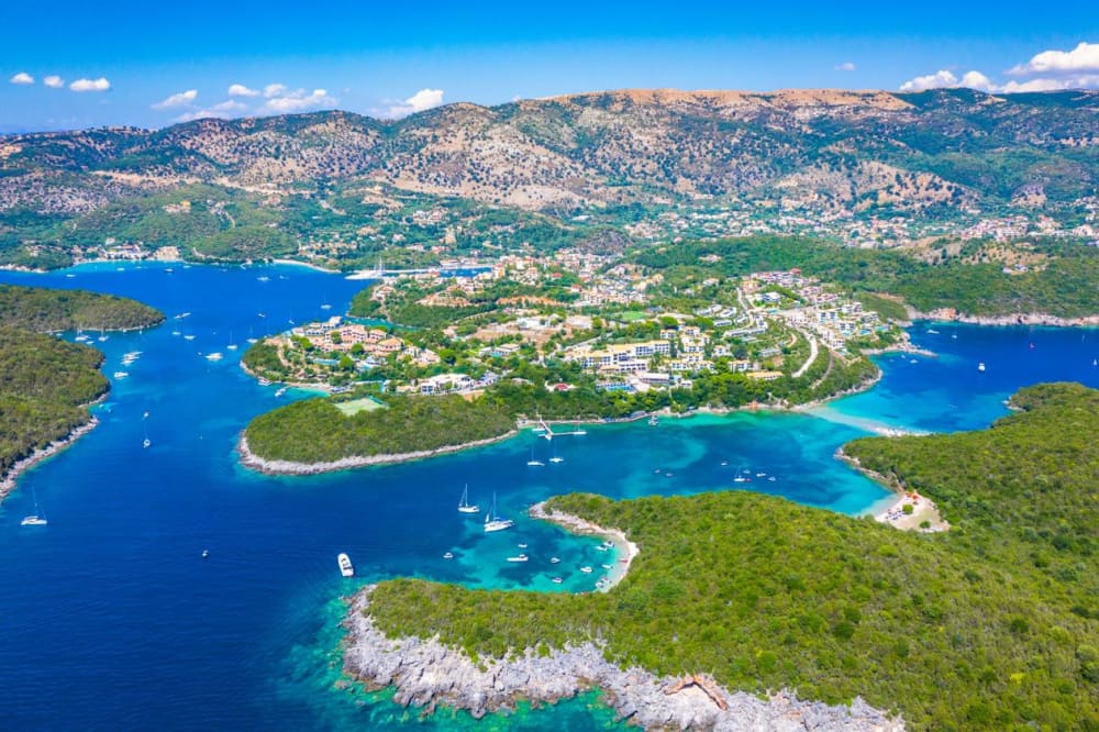 Отправляйтесь в плавание и наслаждайтесь: прибрежный круиз с обедом/ужином в греческой таверне