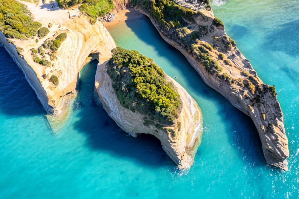 Отправляйтесь в плавание и наслаждайтесь: прибрежный круиз с обедом/ужином в греческой таверне