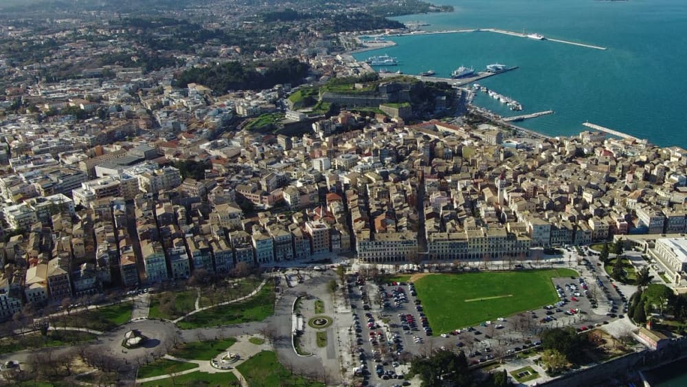 Отправляйтесь в плавание и наслаждайтесь: прибрежный круиз с обедом/ужином в греческой таверне