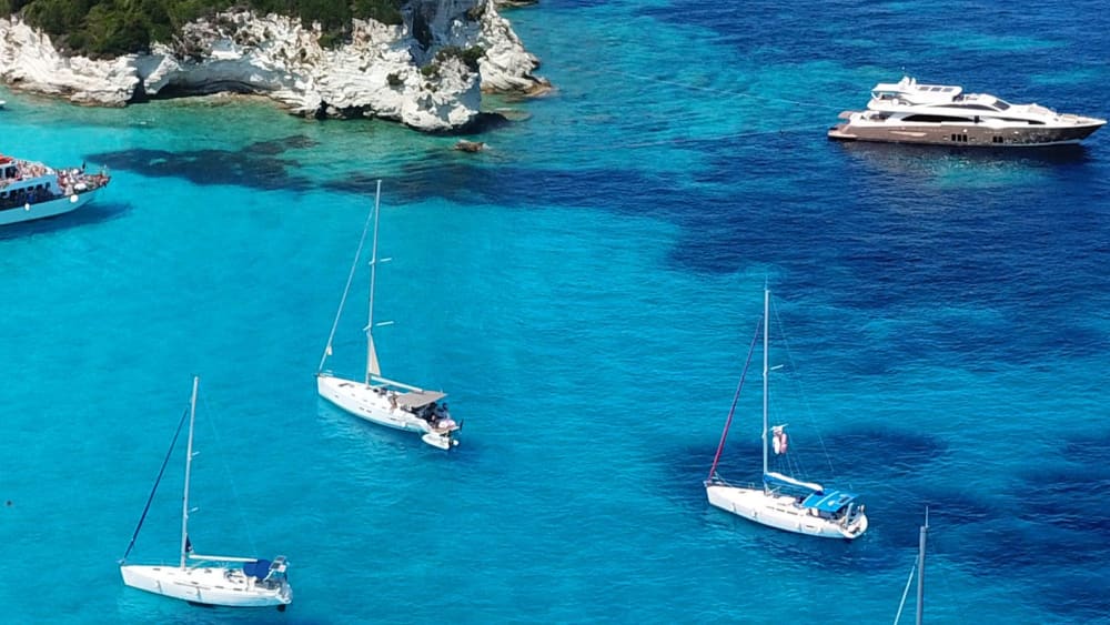 Отправляйтесь в плавание и наслаждайтесь: прибрежный круиз с обедом/ужином в греческой таверне