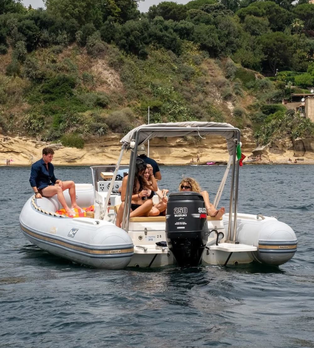Capri e le Gemme del Golfo: Un Giorno tra Panorama e Mare
