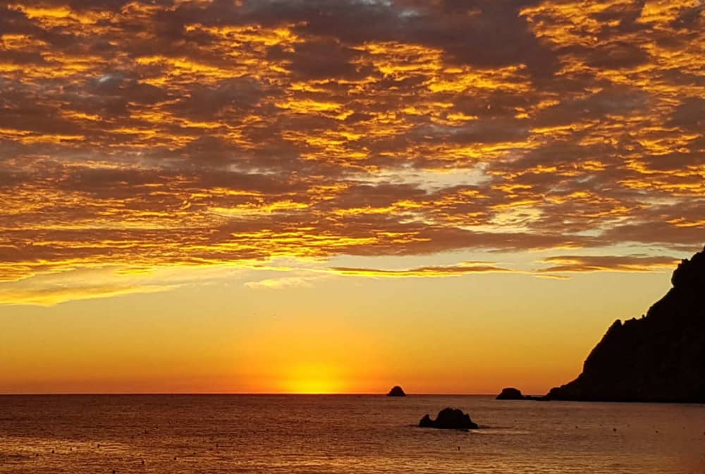 Croisière au coucher du soleil et découverte de grottes
