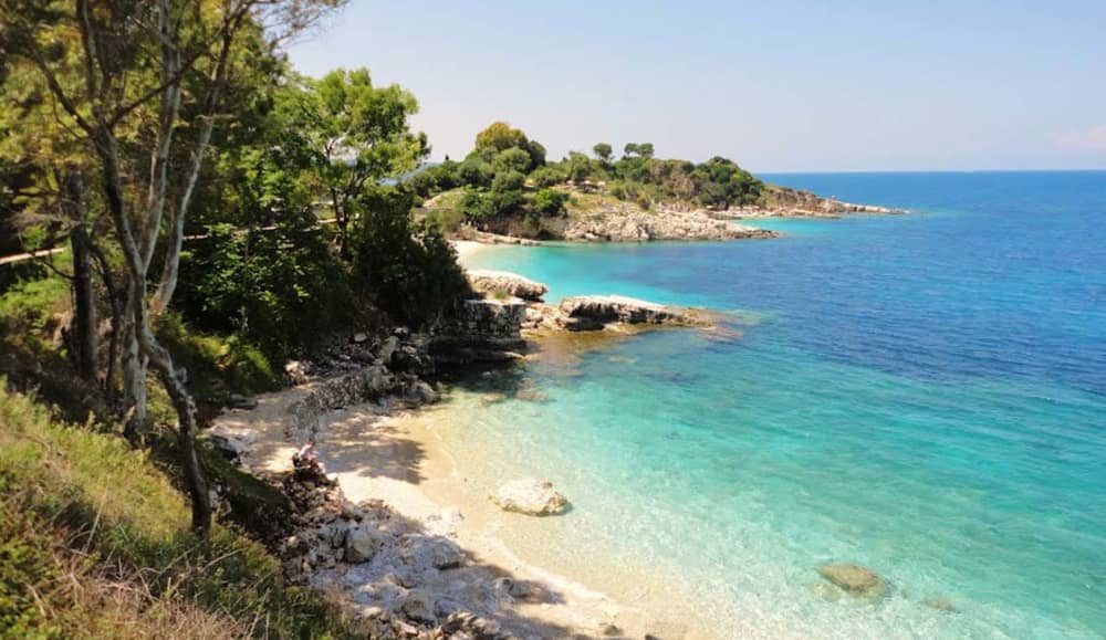 Croisière privée d'une demi-journée et exploration de grottes – Côte ouest de Corfou
