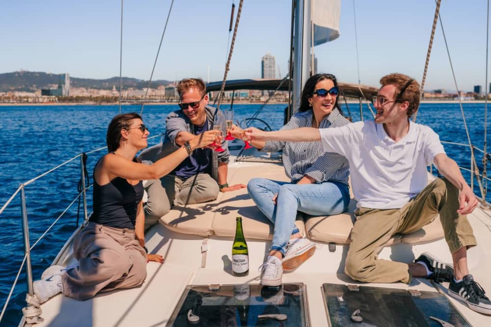 Segla bortom hamnen: 2-timmars exklusiv rundtur i Barcelonas strandpromenadshemligheter