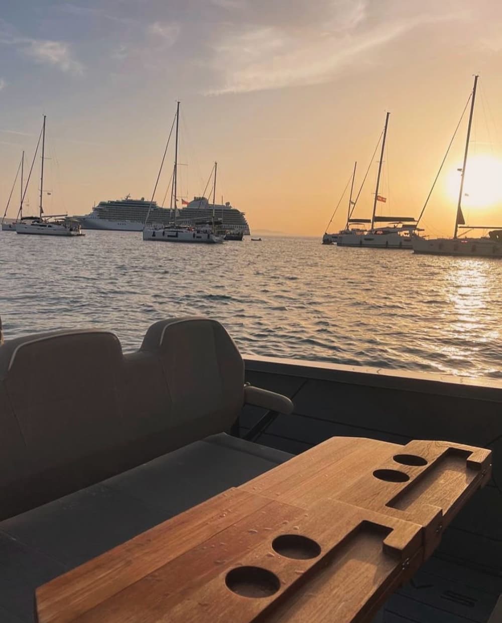 Entdecken Sie die südlichen Strände von Mykonos – 5-stündige private Bootsfahrt