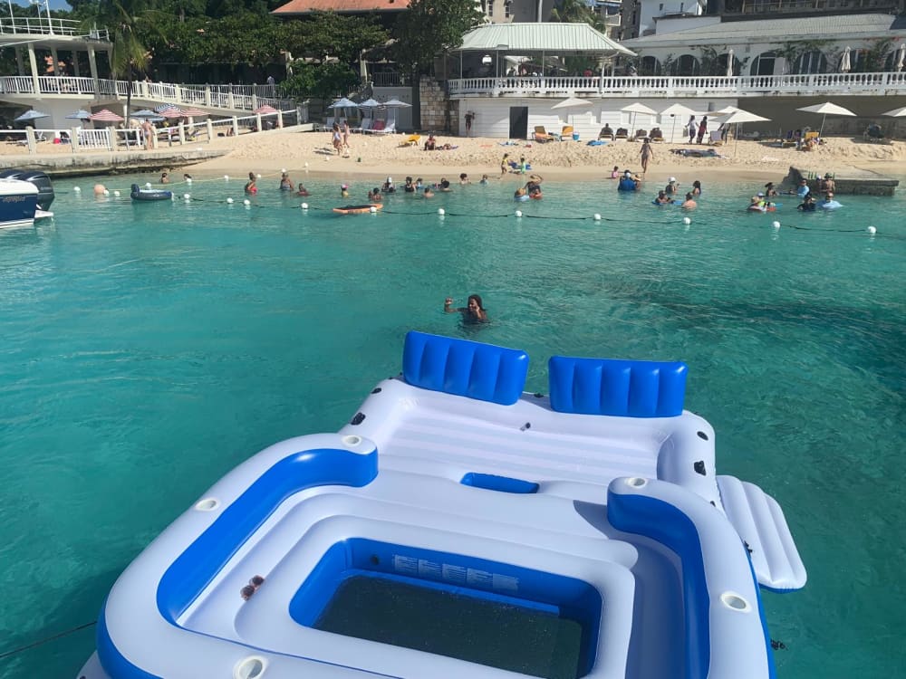 Lujo en la laguna: crucero privado de 4 horas con moto acuática y bebidas