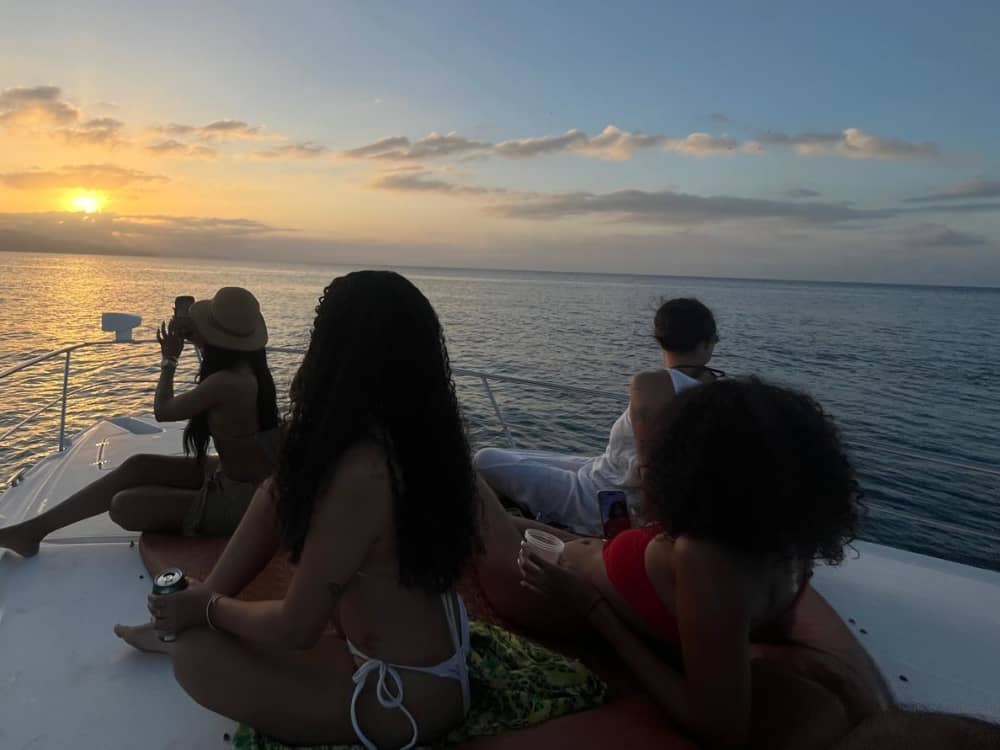 Leuchtende Flucht: Eine private Tag- und Nachtkreuzfahrt ab Montego Bay