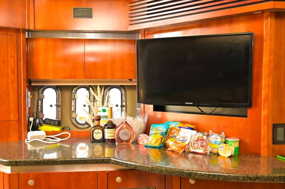 Lujo en la laguna: crucero privado de 4 horas con moto acuática y bebidas