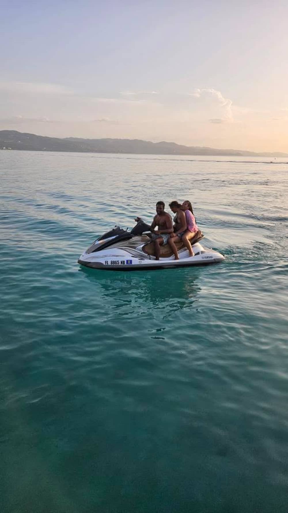 Lujo en la laguna: crucero privado de 4 horas con moto acuática y bebidas