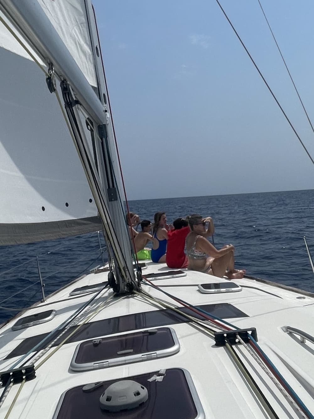 Découvrez Ibiza lors d'une excursion en voilier d'une journée.