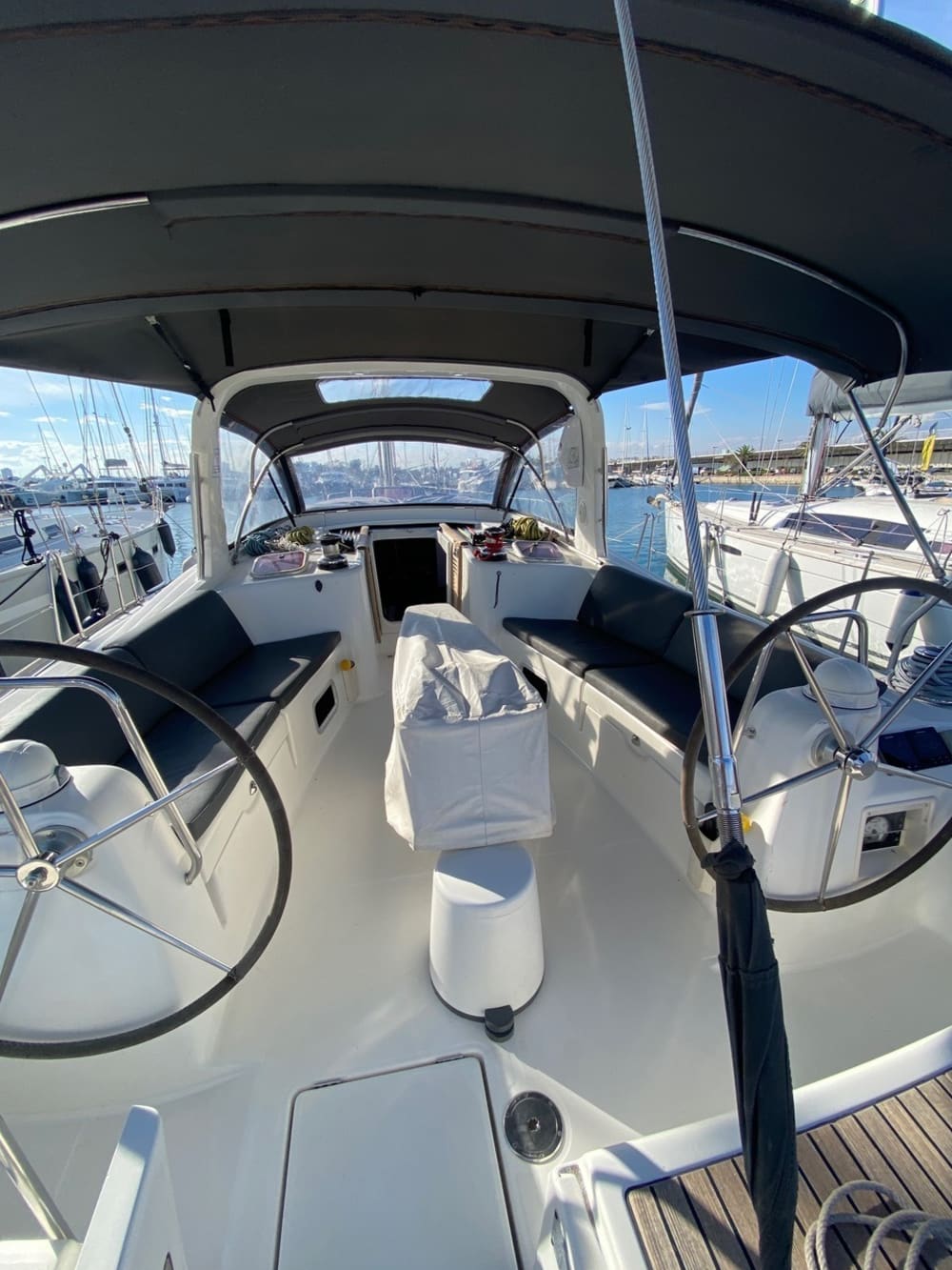 4 ώρες για να ανακαλύψετε την Ίμπιζα με ιστιοπλοϊκό
