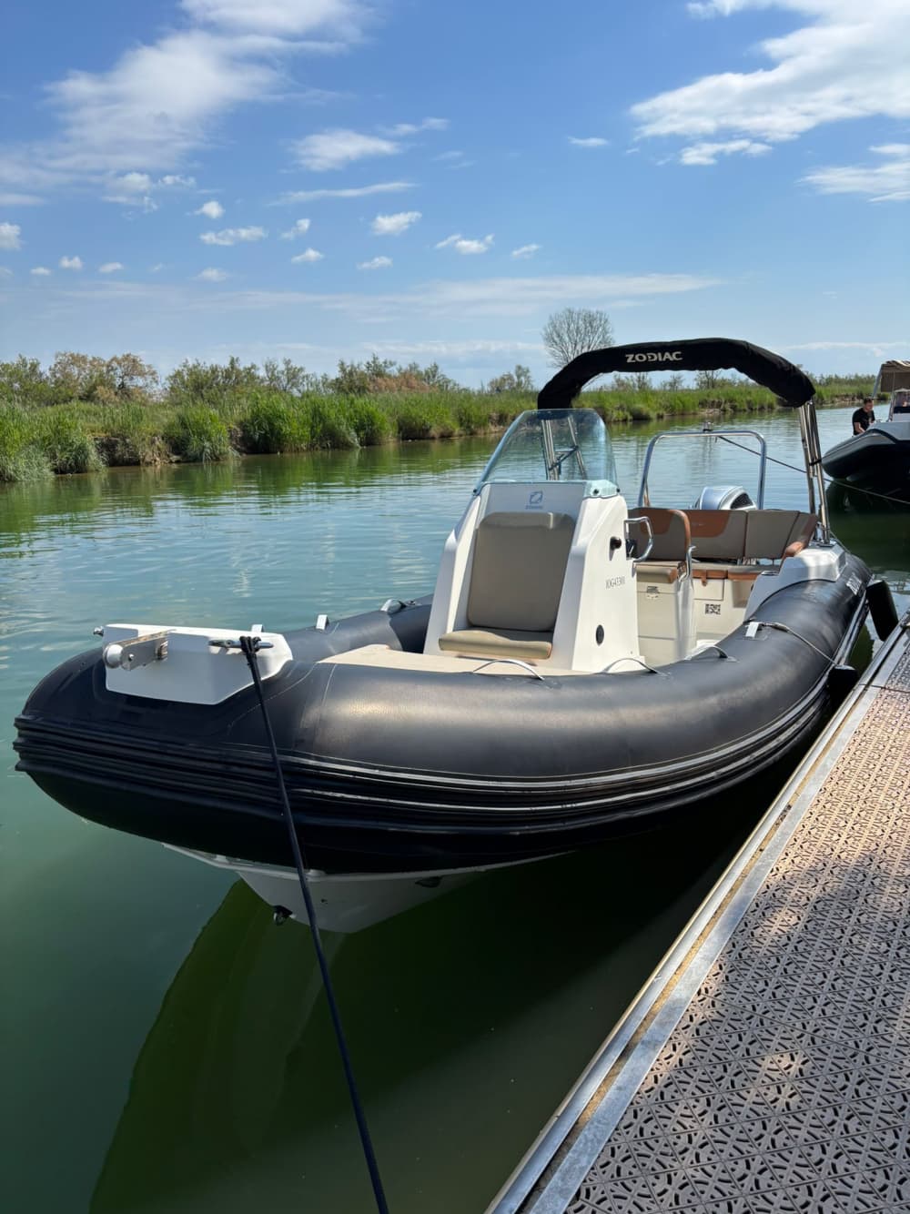 Genießen Sie 4 Stunden Sonne auf einem Motorboot in Carnon