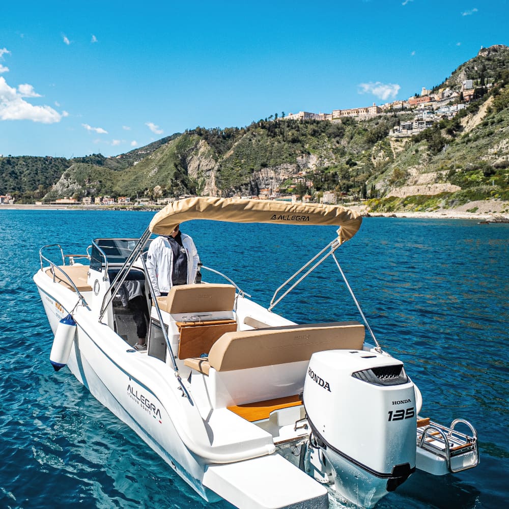 Private tour with skipper along the Taormina coast