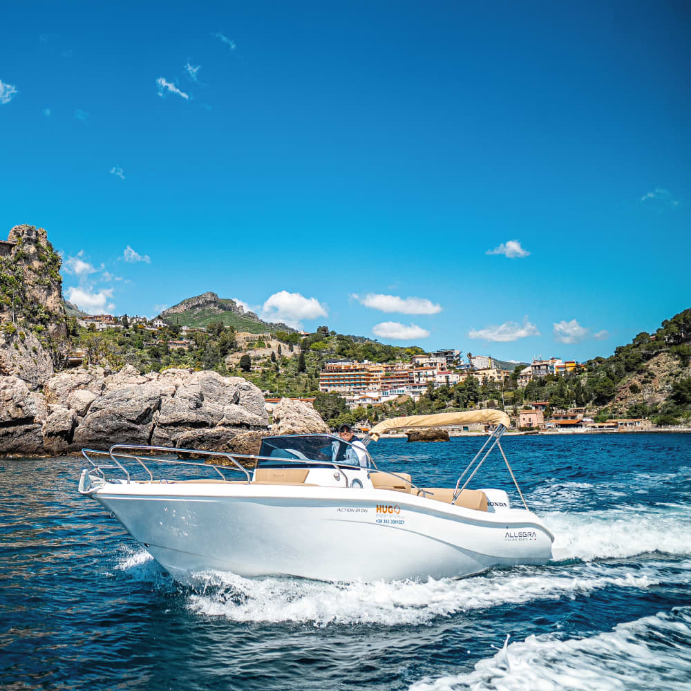 Private tour with skipper along the Taormina coast