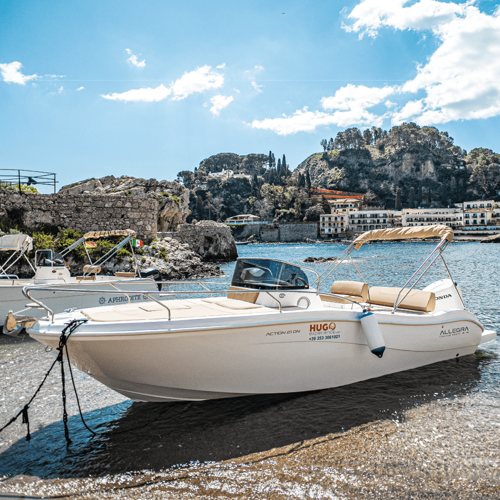 Privétour met schipper langs de kust van Taormina