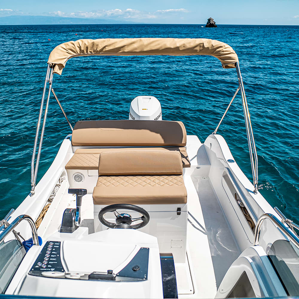 Private tour with skipper along the Taormina coast
