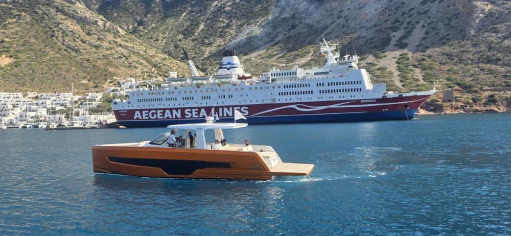 Discover Milos on a full-day trip on a motorboat