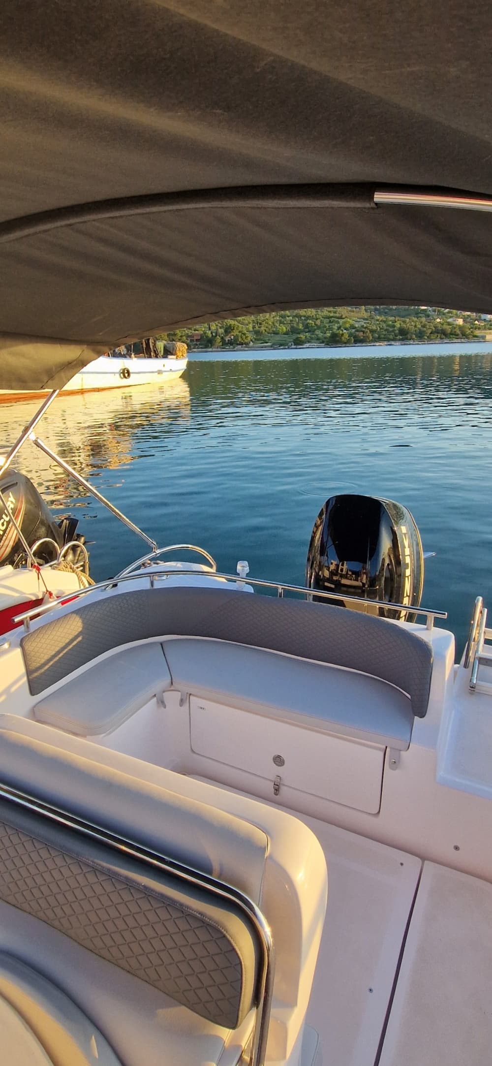 Explore the hidden bays of Vinišće on a motorboat