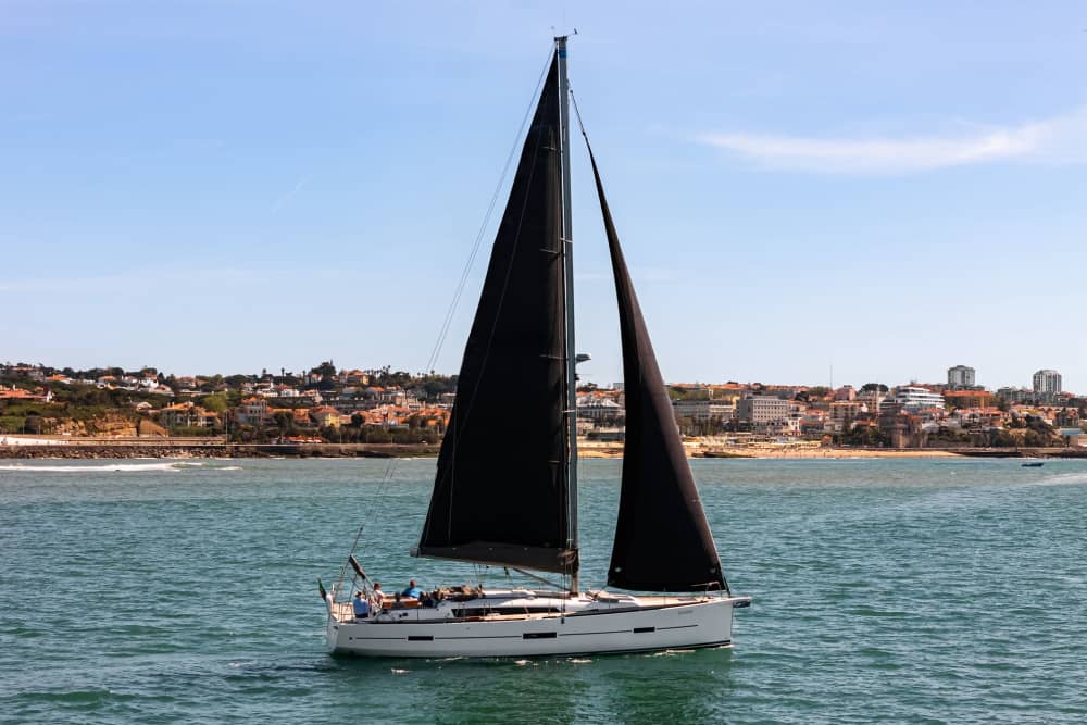 Cruzeiro Privado de Iate à Vela de Dia Inteiro