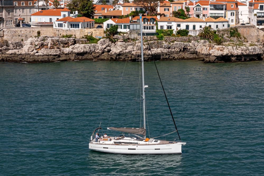 Cascais: Cruzeiro encantador de meio dia à vela