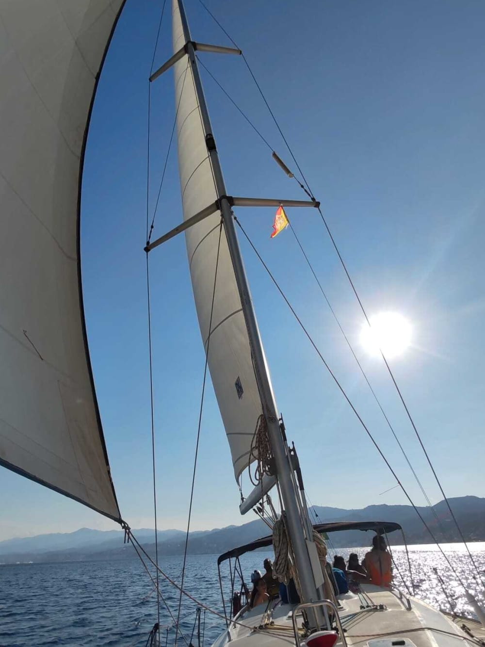 Explorez Messine et profitez d'une journée complète de navigation à voile.