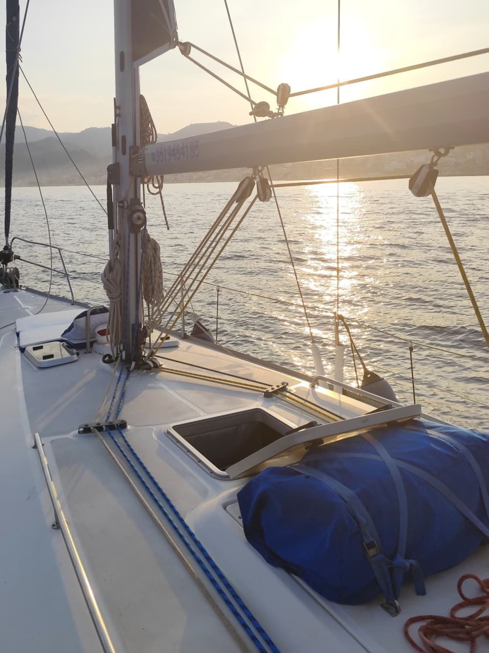 Explorez Messine et profitez d'une journée complète de navigation à voile.