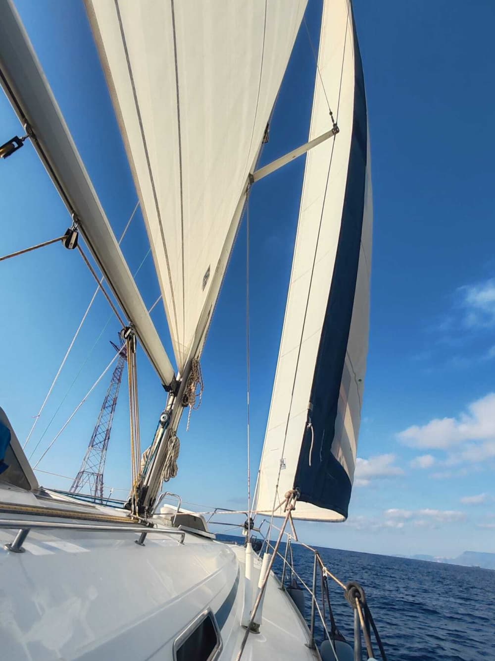 Explorez Messine et profitez d'une journée complète de navigation à voile.