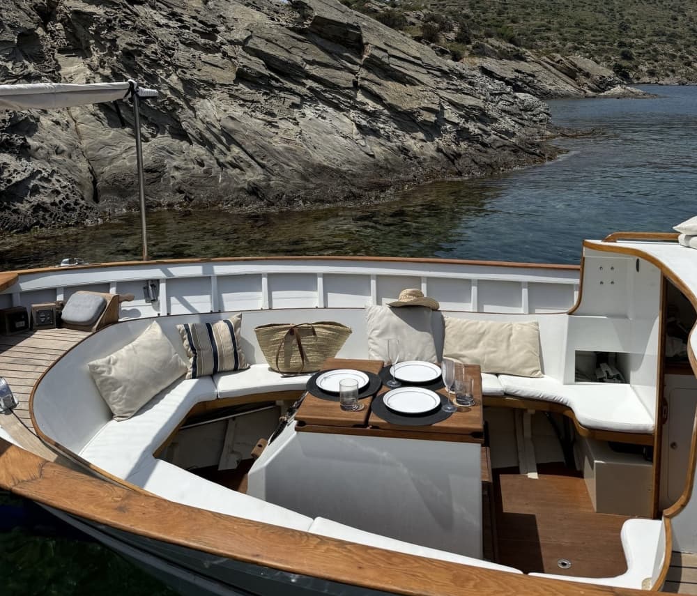 Geniet van 8 uur op een motorboot om Cadaqués te verkennen