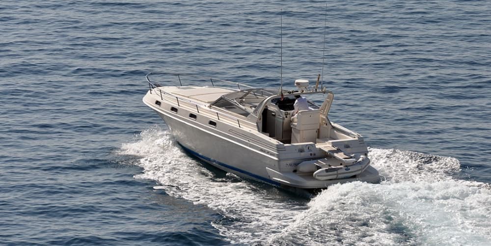 Tu día en Amalfi: Alquila una lancha motora para 8 horas de descubrimiento.