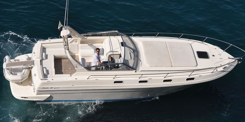 Ziua ta în Amalfi: Închiriază o barcă cu motor pentru 8 ore de descoperire