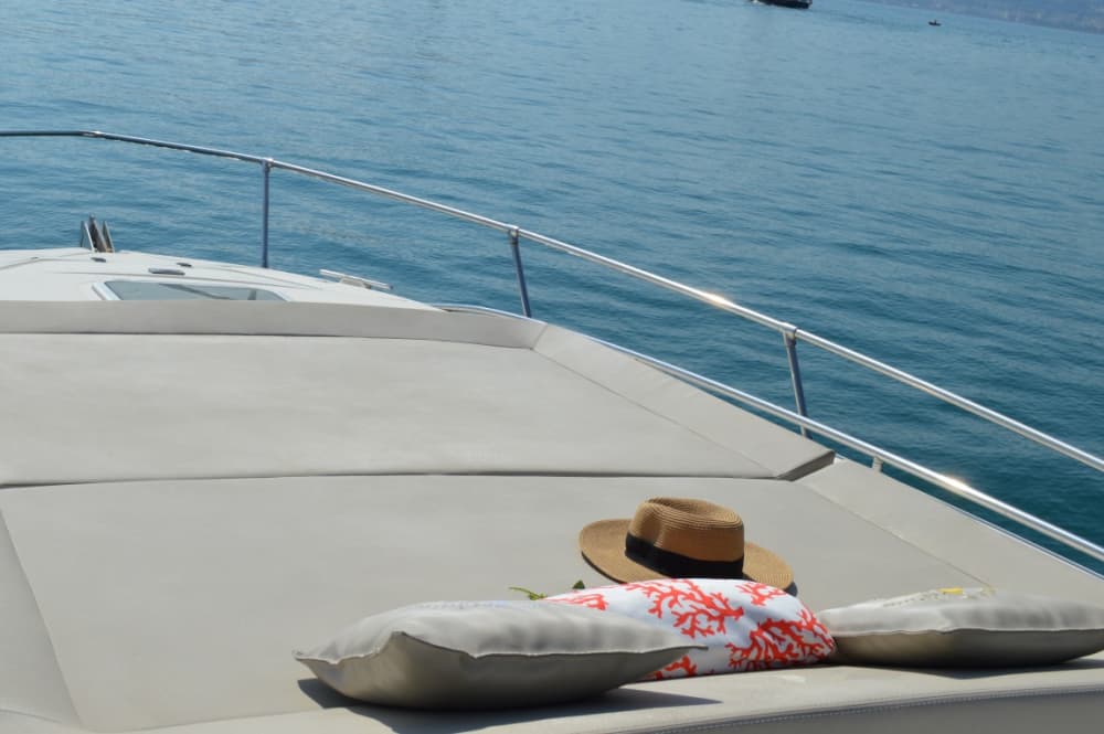 Your day in Amalfi: Rent a motorboat for 8h of discovery