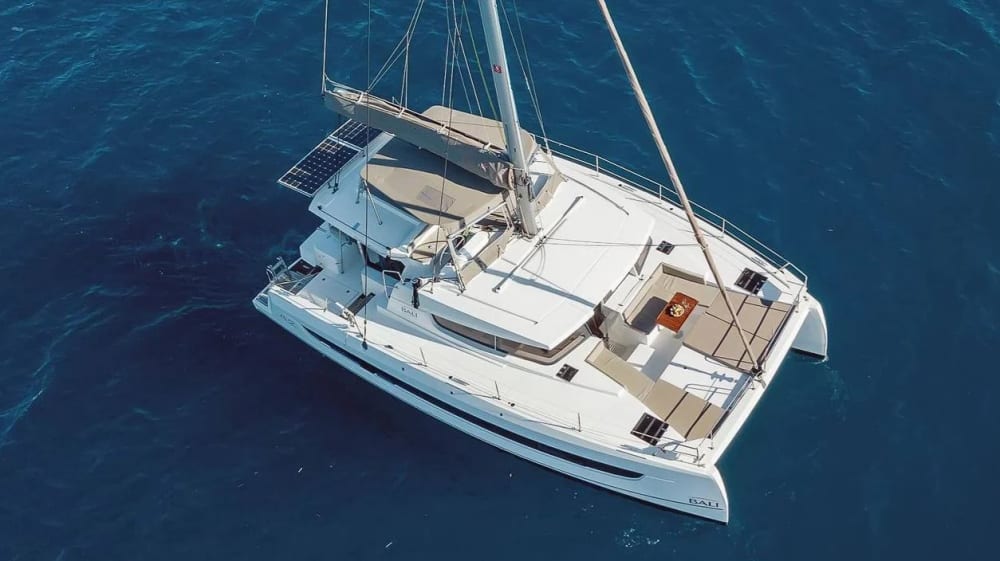 Día completo en Kleftiko y más allá: navega por Milos de costa a costa