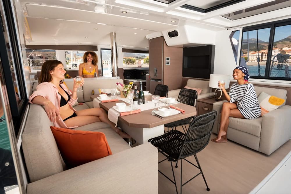 Día completo en Kleftiko y más allá: navega por Milos de costa a costa