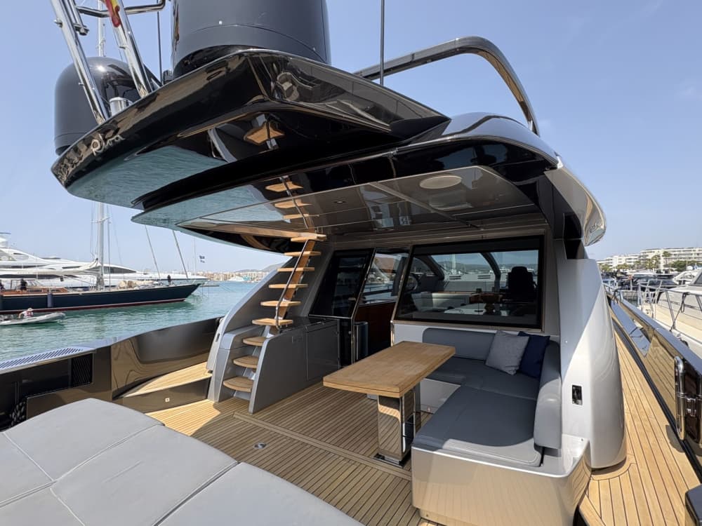 Ibizas goldene Küste – Ein Tag voller Design, Sonne und mühelosem Genuss