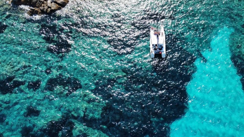 Island Dreams: Ganztägige Katamarantour nach Spargi und Budelli