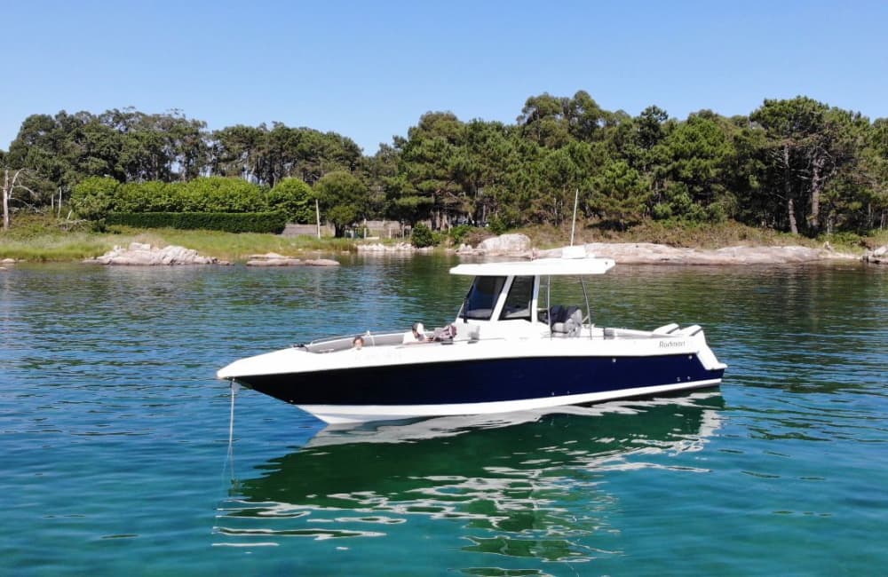 4 horas para explorar Sanxenxo en lancha motora.