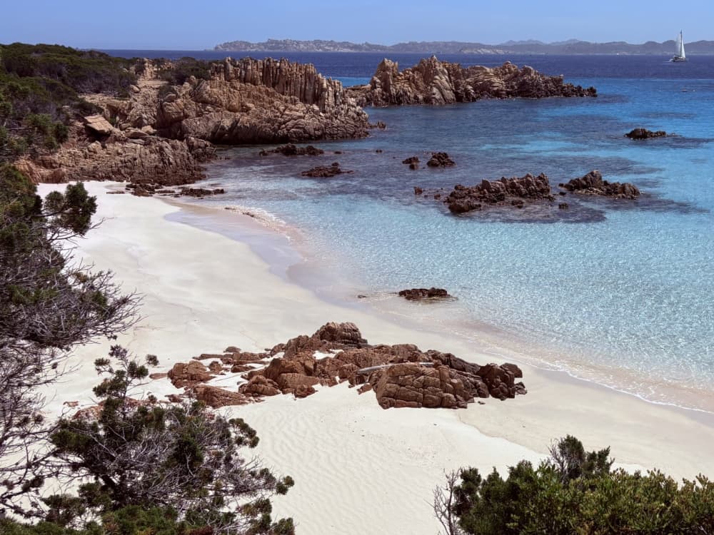 Porto-Vecchio'yu motor yatla keşfetmek 3 saat 30 dakika sürer.
