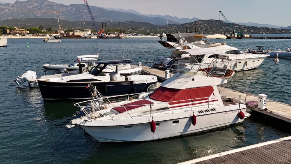 3h30 para descobrir Porto-Vecchio em um iate a motor.