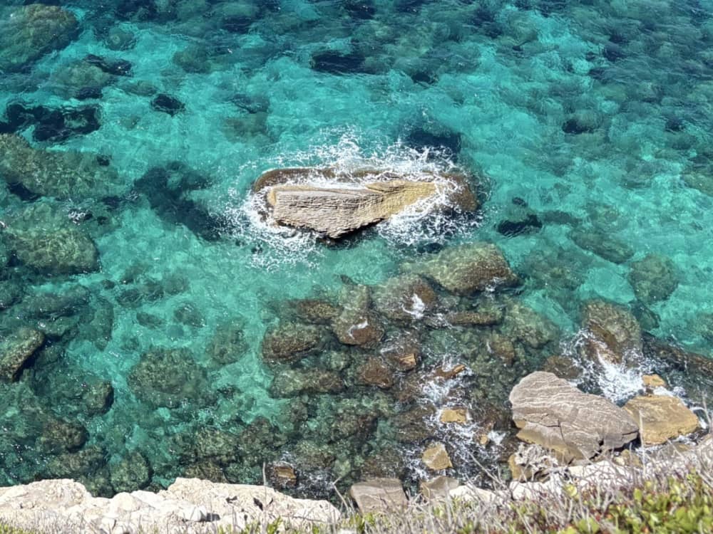 Porto-Vecchio'yu motor yatla keşfetmek 3 saat 30 dakika sürer.