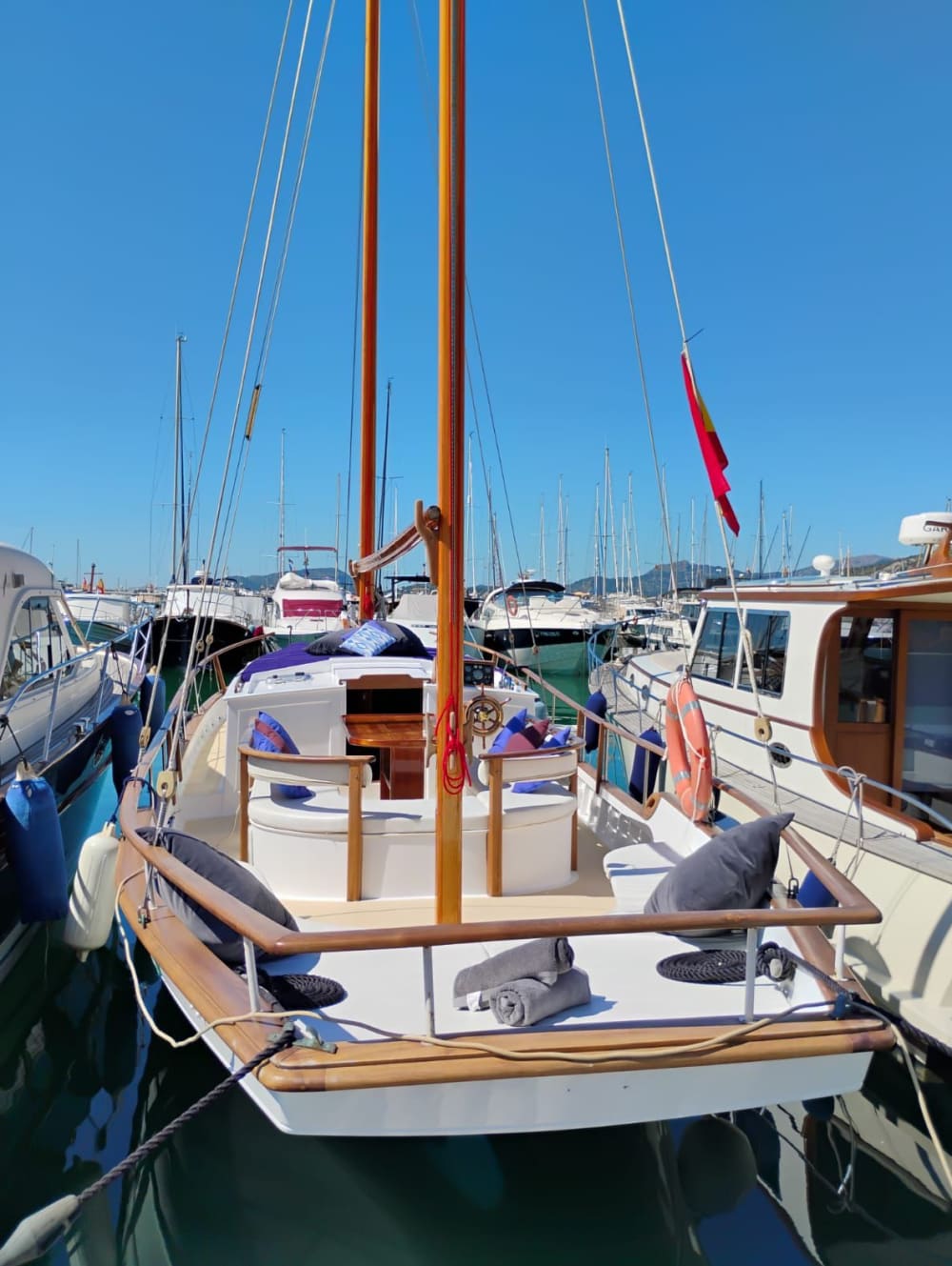 Explore the north of Mallorca – 7h on a Classic Llaut