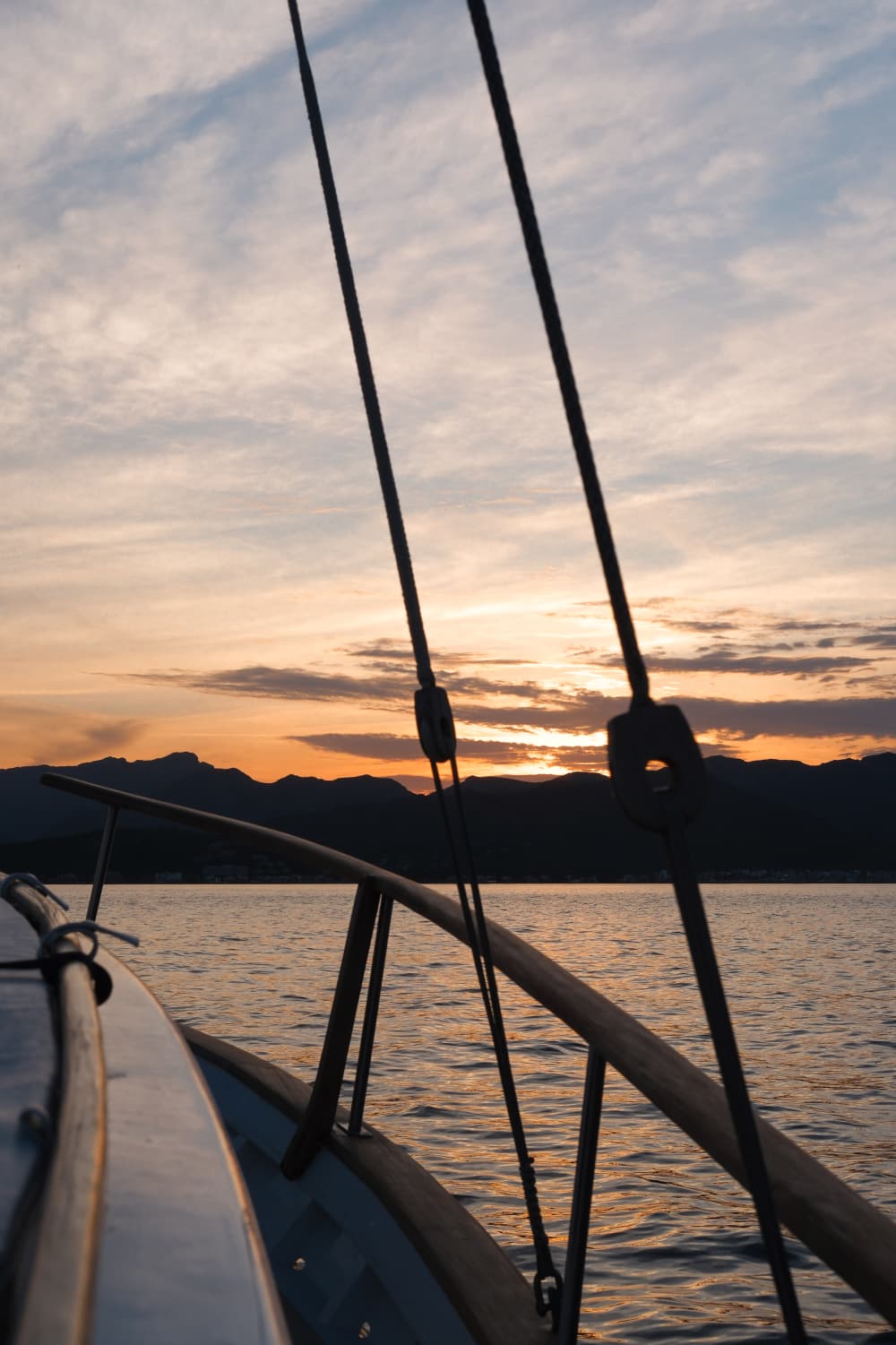 Sail the Sunset – 2.5h Llaut Experience