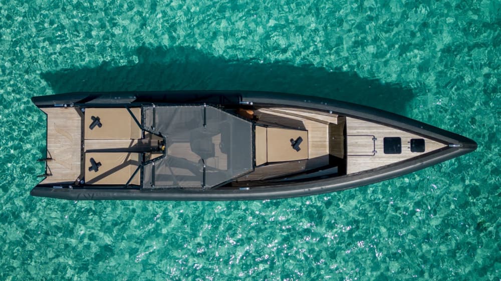 De Ibiza a Formentera: 8 horas em um iate de carbono de alto desempenho.