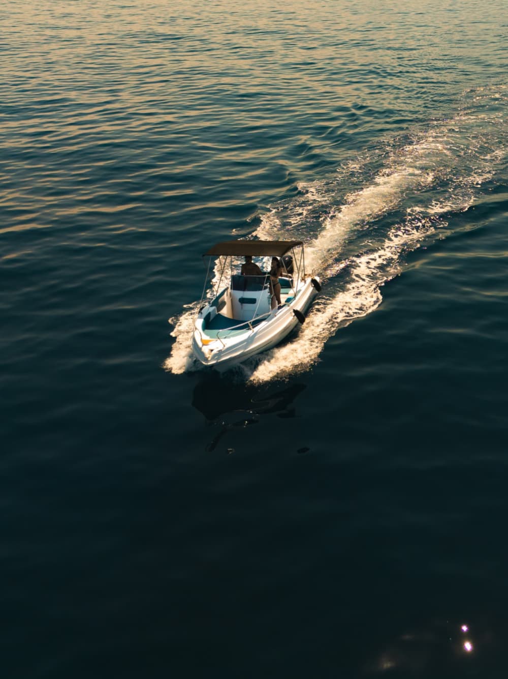 Experiencia en la costa de Taormina y snorkel

Excursión privada personalizada por aguas cristalinas, calas y cuevas escondidas con vistas al Etna.