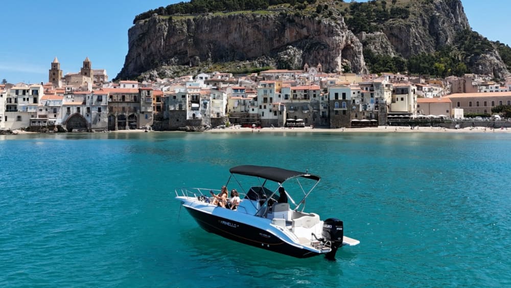 Cefalù Küste zu Küste: Private Tour mit Schnorcheln und Getränken an Bord