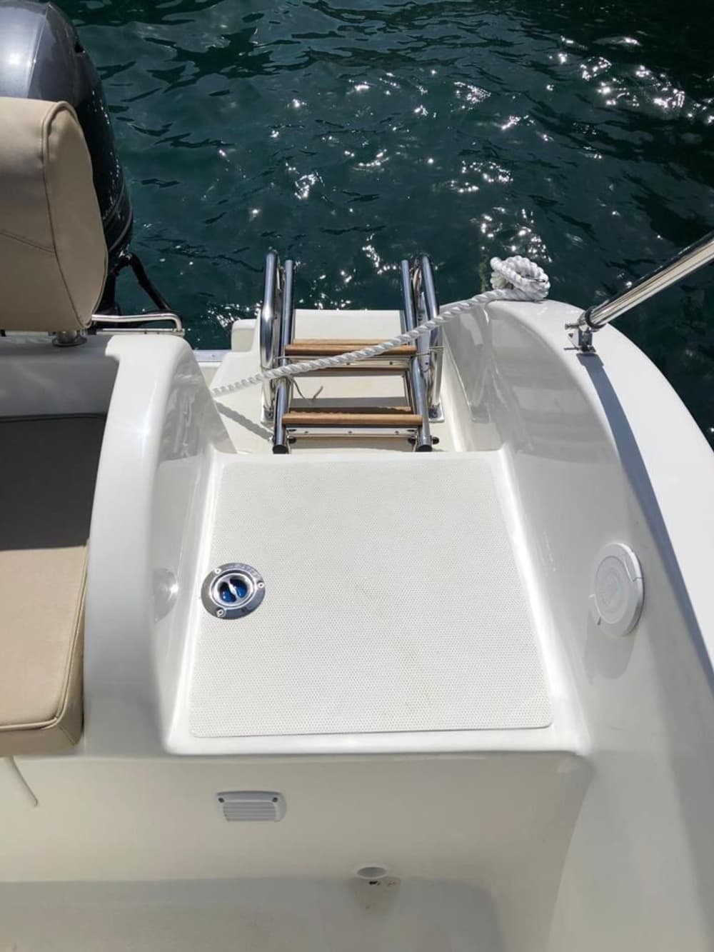 Njut av 9 timmar på en motorbåt i Rapallo